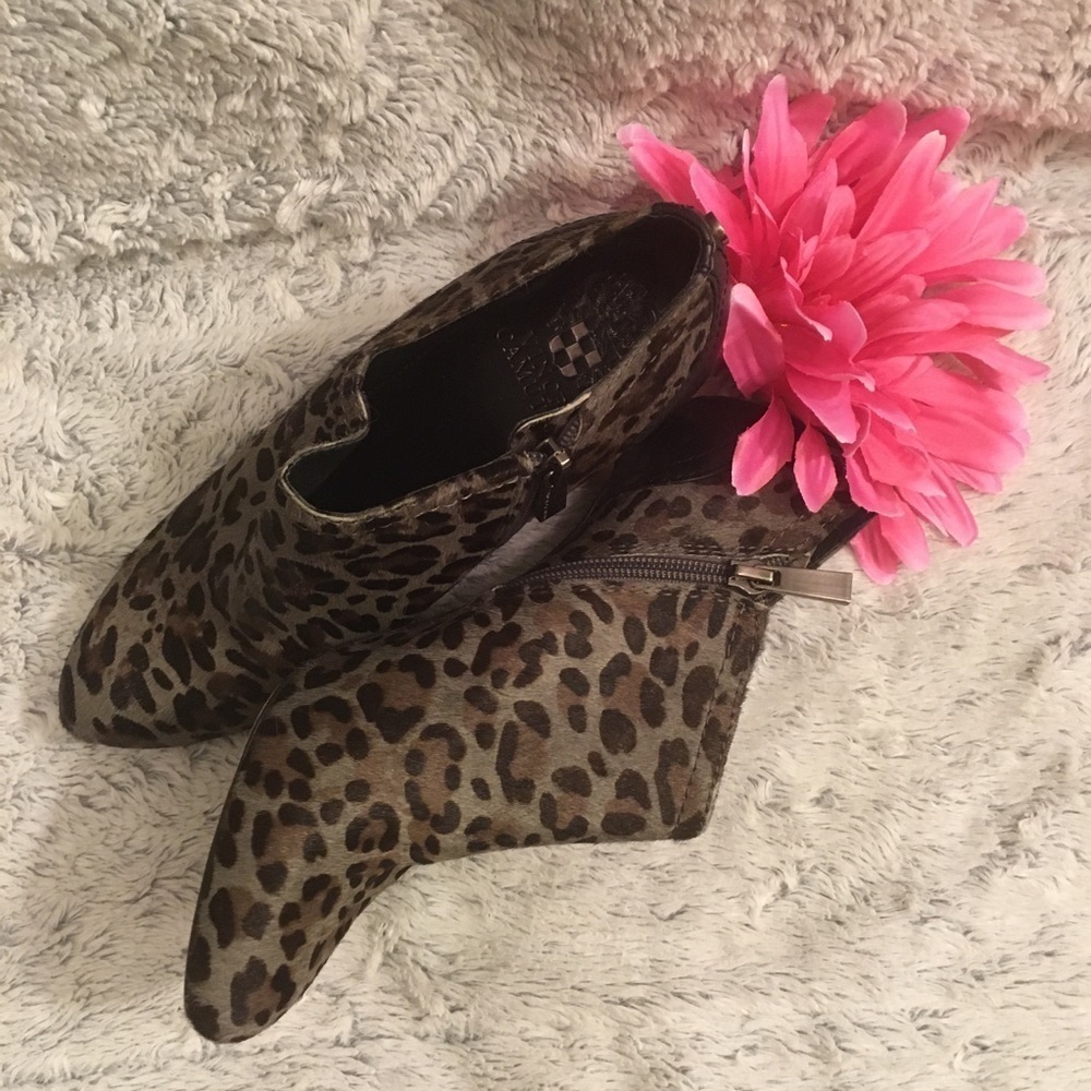 Vince Camuto Animal Print Calf hair Booties Sz 8 - Picture 6 of 13